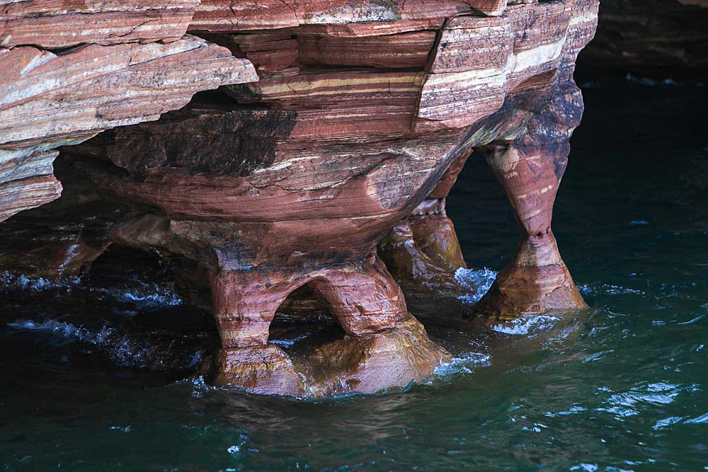 Read more about the article Apostle Islands National Lakeshore – Sea Caves (2019)